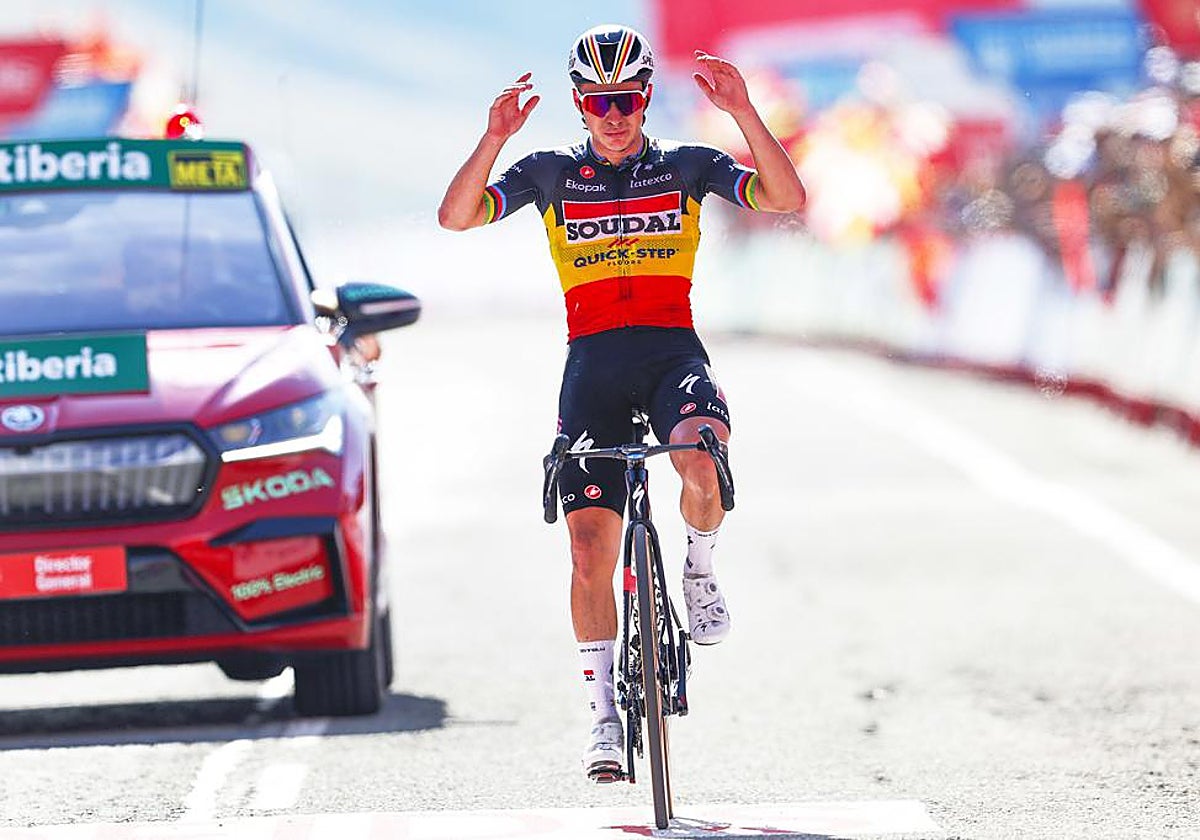 Remco Evenepoel, en la meta de Belagua