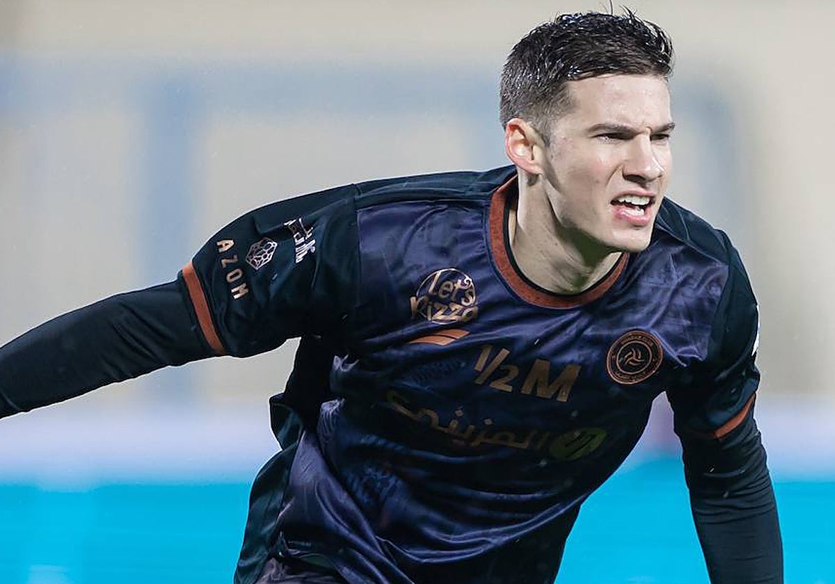 Santi Mina, durante un partido