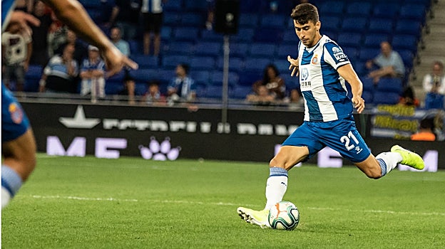 Marc Roca, durante el partido Espanyol-Zorya Lugansk en la fase de clasificación para la Europa League 19-20