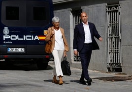 La Fiscalía pide al juez que prohíba a Rubiales acercarse a Hermoso y firme en el juzgado cada quince días