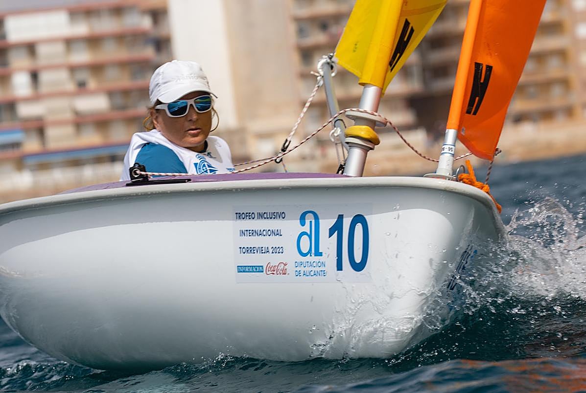Violeta del Reino y Jordi Cargol se hicieron con el I Trofeo Vela Inclusiva Internacional Diputación de Alicante