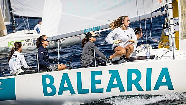 Las chicas de Palma con el Balearia