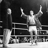 Perico Fernández, el boxeador que tocaba el piano y fue campeón del mundo con una costilla rota