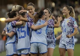 España reivindica su fútbol con una heroica victoria en Goteborg