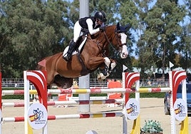 Teresa Blázquez abrumó en el GP Liga Oro 'Real Maestranza de Sevilla' que cierra la II Liga Nacional de Saltos en Pineda