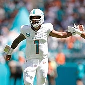 Los Dolphins destrozan a los Broncos (70-20) y rozan el récord de anotación