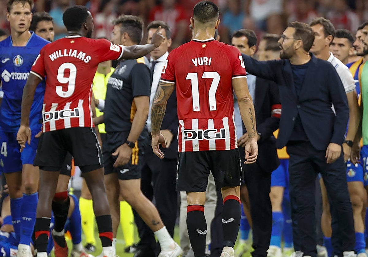 Imagen del tenso choque entre Iñaki Williams y José Bordalás