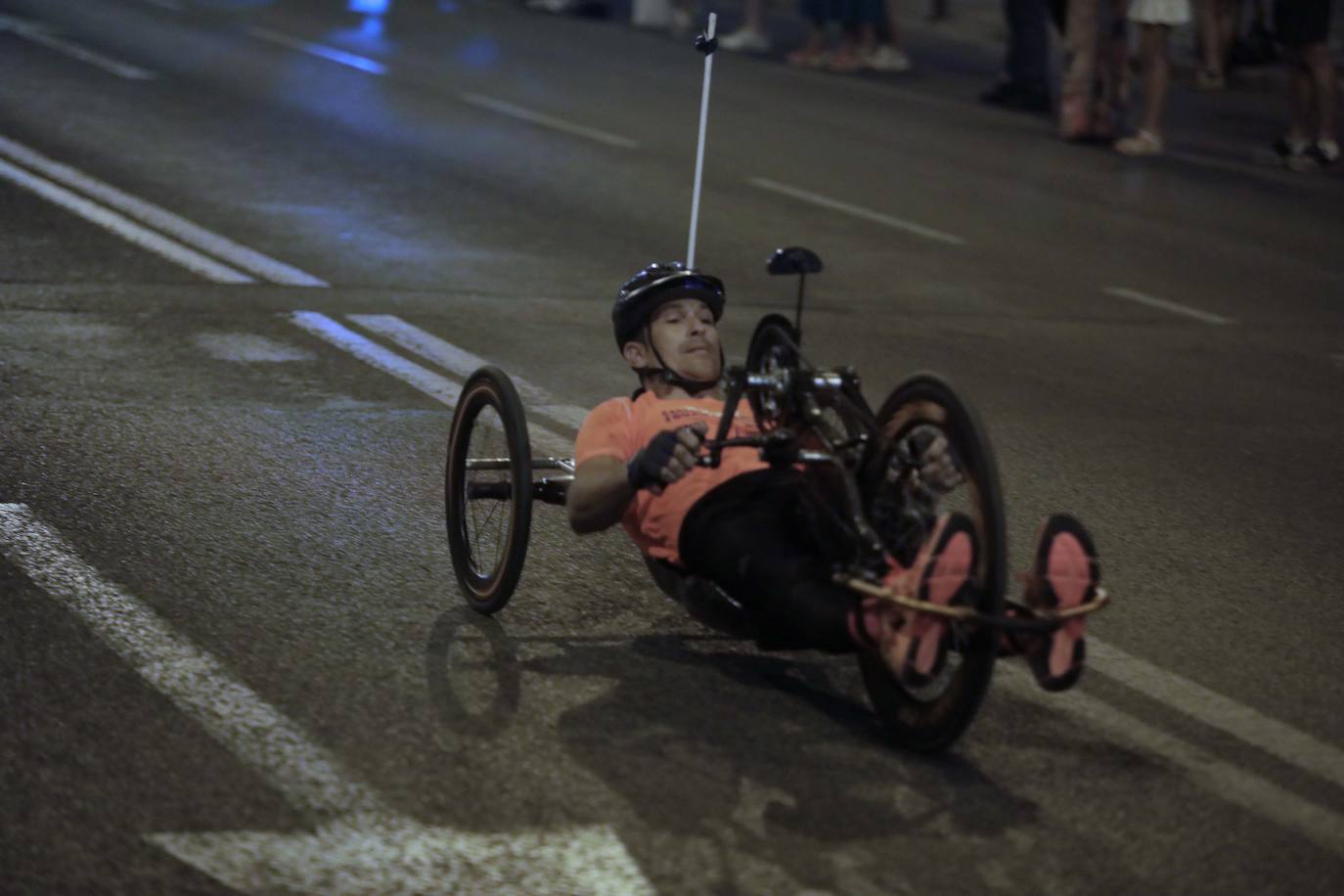 Miles de corredores participan en la Carrera Nocturna de Sevilla 2023