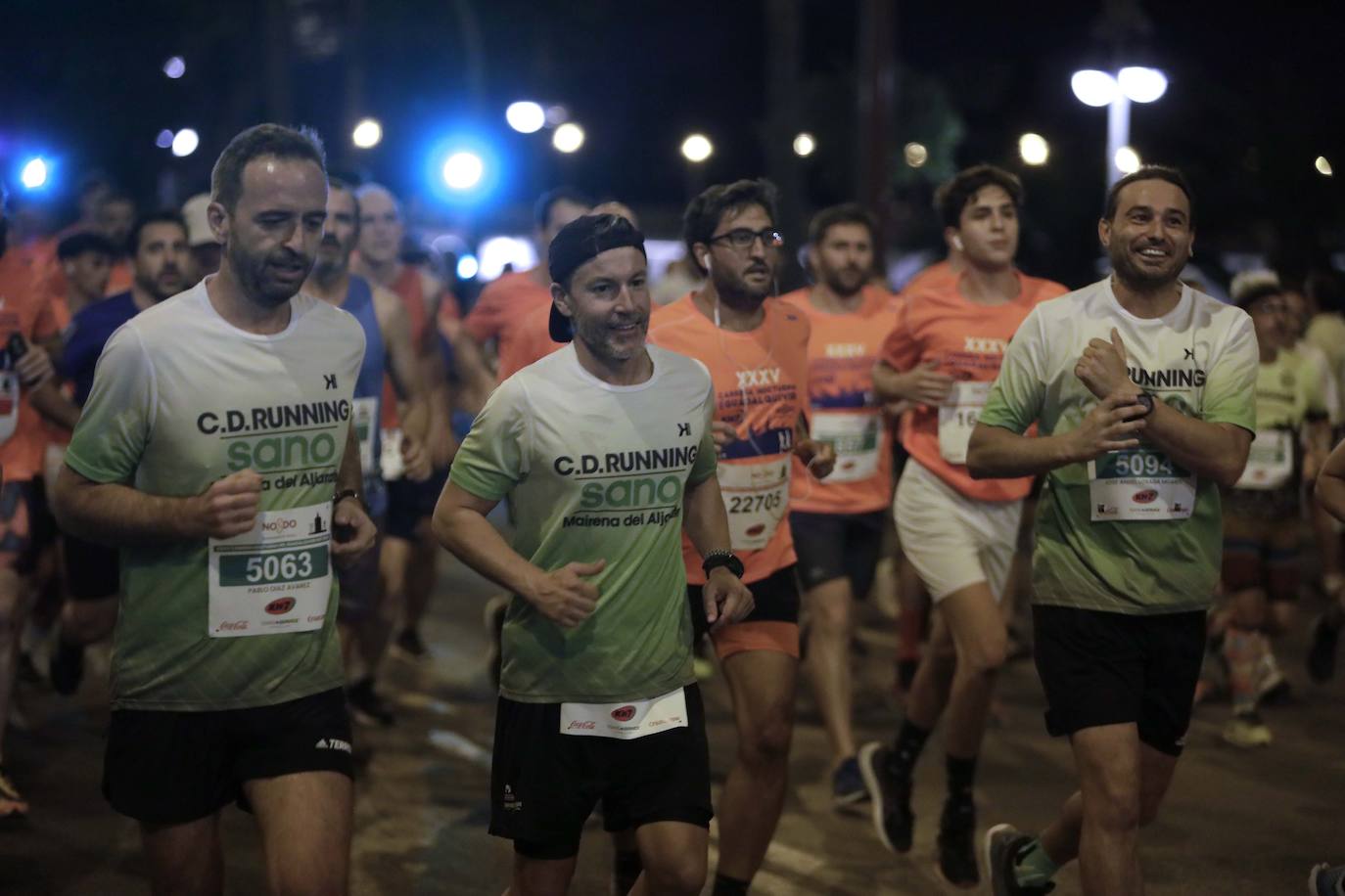 Miles de corredores participan en la Carrera Nocturna de Sevilla 2023