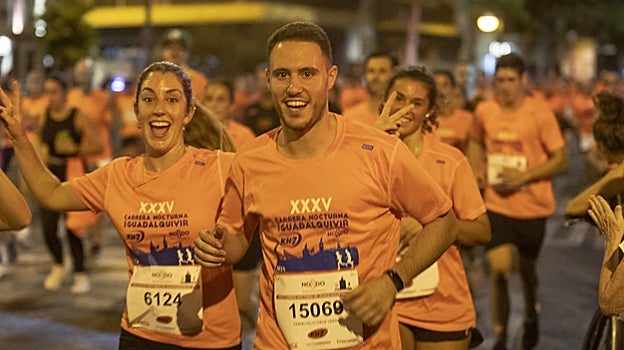 ¿Has corrido la Carrera Nocturna de Sevilla 2023? Búscate (V)