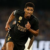 Bellingham maradonea en Nápoles