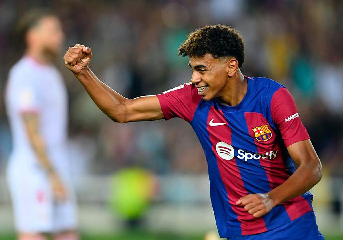 Lamine Yamal celebra el gol de Sergio Ramos ante el Sevilla