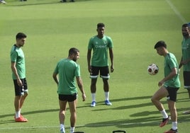 Lista del Betis contra el Sparta de Praga, con un solo central: Pezzella