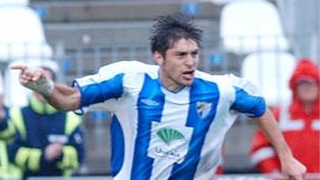 Diego Alonso celebra un gol con el Málaga