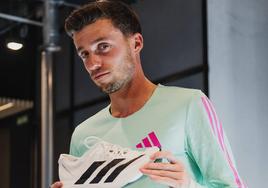 El único español con las zapatillas mágicas de los récords