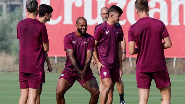 Marcao, Kike Salas, Juanlu, Rakitic y Januzaj, en un entrenamiento