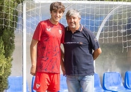 El sueño de Quino, padre de Juanlu Sánchez: «Ojalá pueda verlo jugar con su hermano en el Ramón Sánchez-Pizjuán»