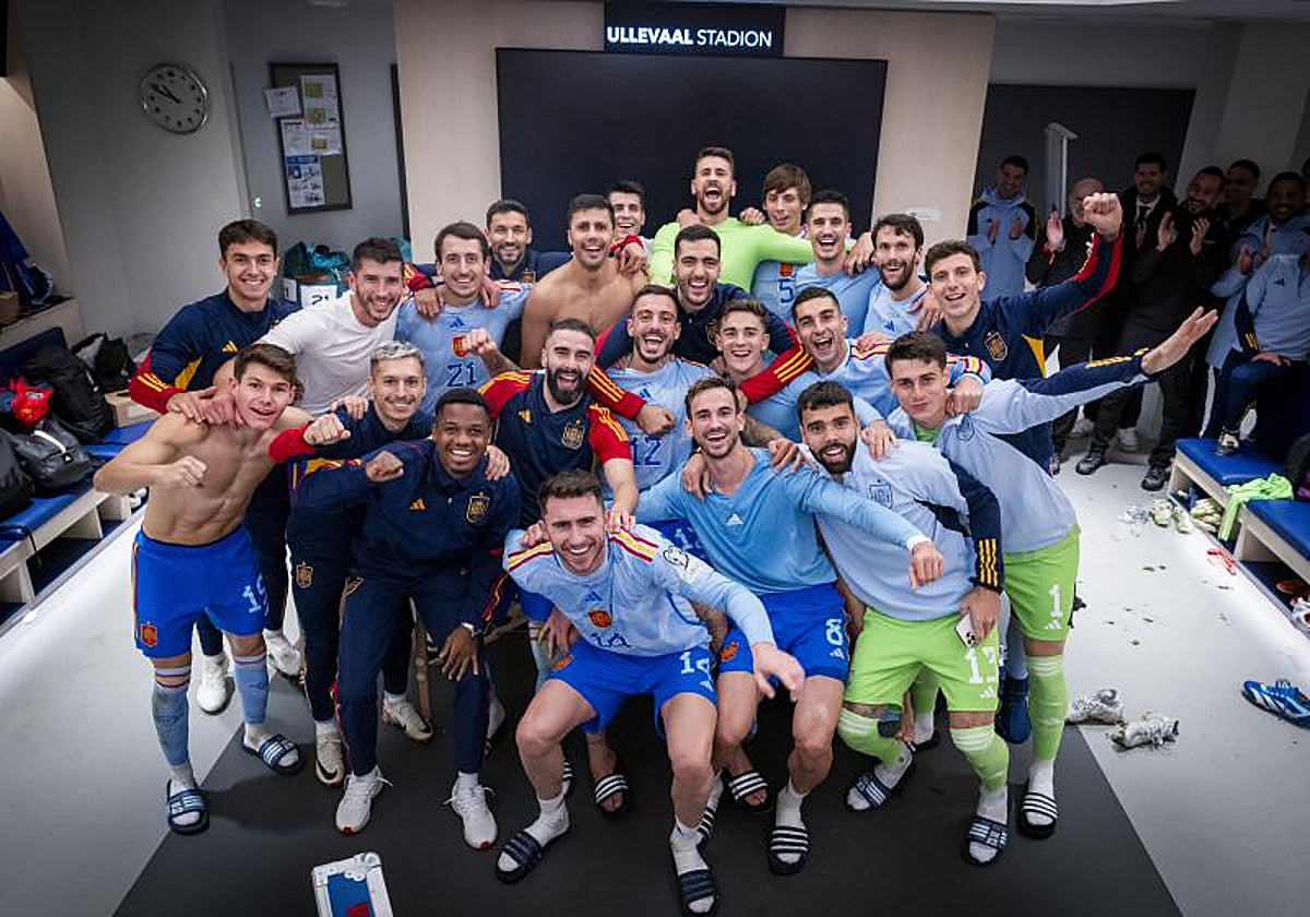 La selección celebra la clasificación