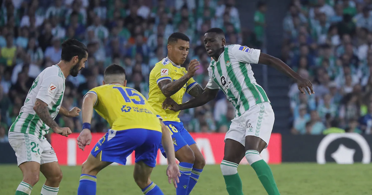 El Betis 'anuncia' por error la segunda camiseta para la 23/24 - Estadio  Deportivo