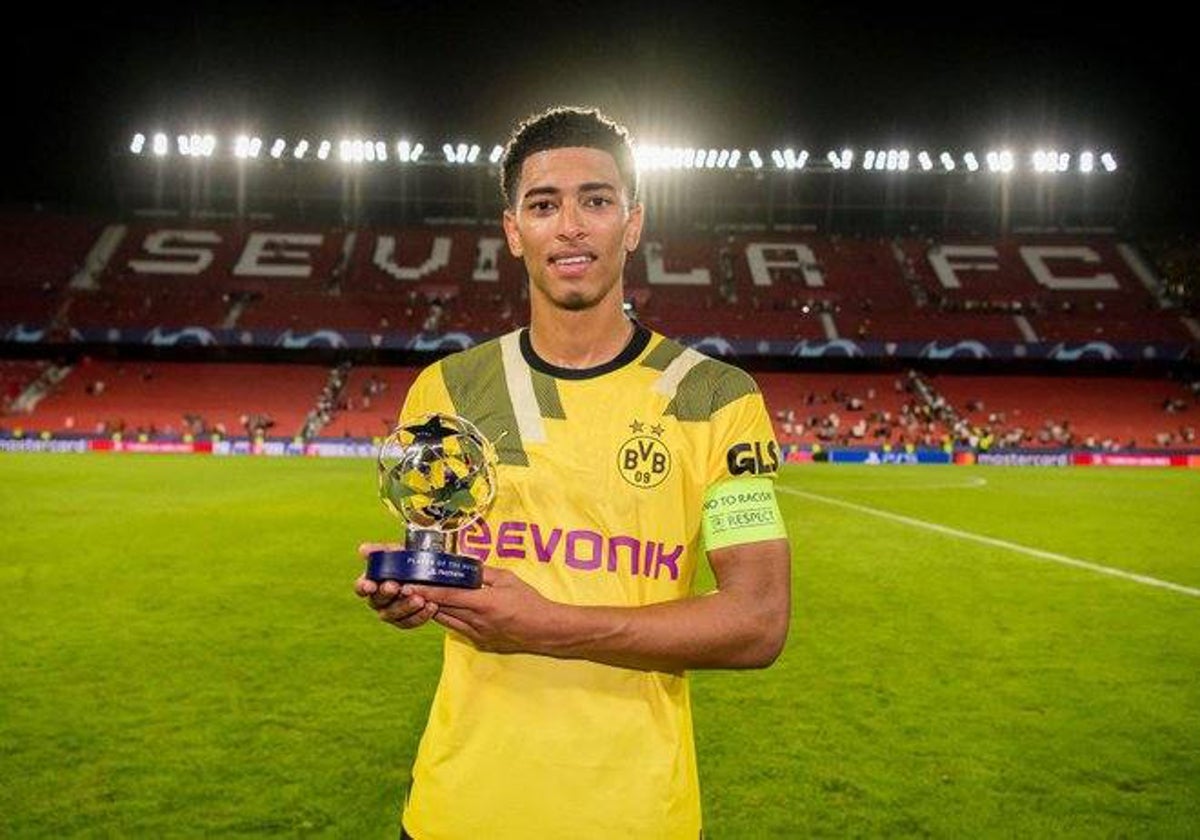 Jude Bellingham tras el partido de la temporada pasada en el Ramón Sánchez-Pizjuán con el MVP