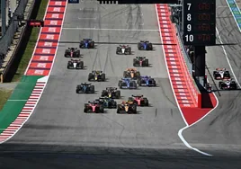 Bronca a Verstappen y podio de Sainz tras la descalificación de Hamilton