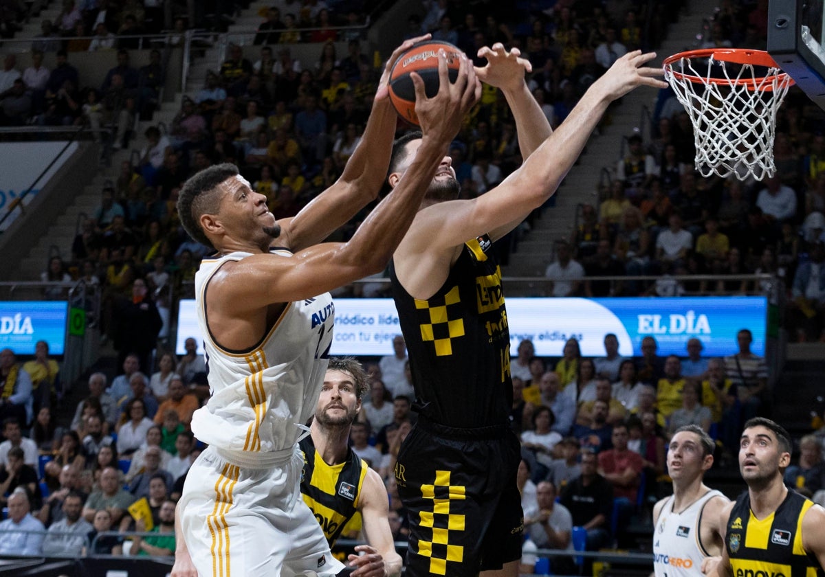 El Real Madrid gana en Tenerife y sigue intratable en la liga ACB