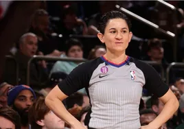 Che Flores, primera árbitra trans no binaria de la NBA