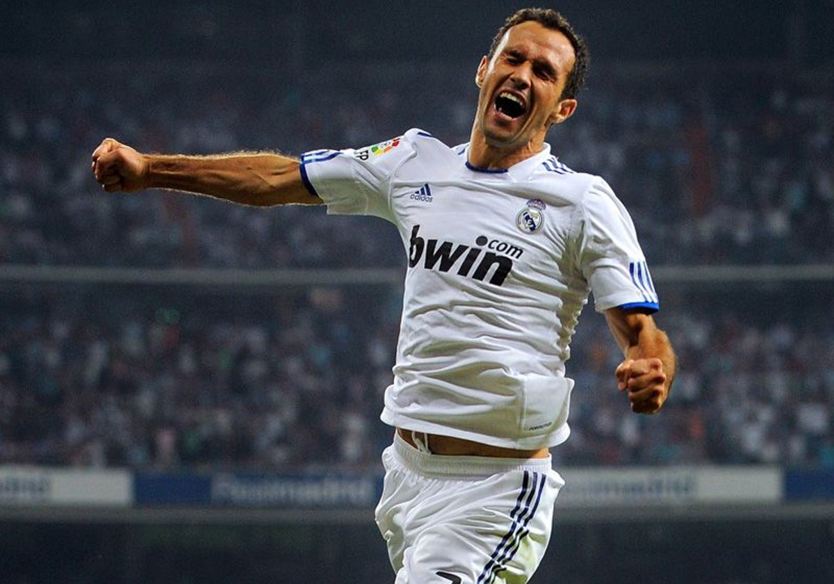 Ricardo Carvalho, celebrando un gol en su etapa en el Madrid