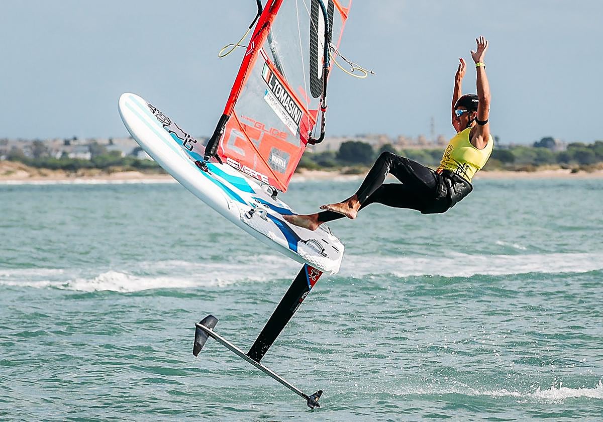 Leonardo Tomasini, Francesca María Salerno, Kylian Manhaval y Tuva Oppedal, nuevos campeones del Mundo de iQFOil juvenil
