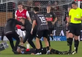 Las impactantes imágenes del desmayo de un futbolista en un partido de la Eredivisie