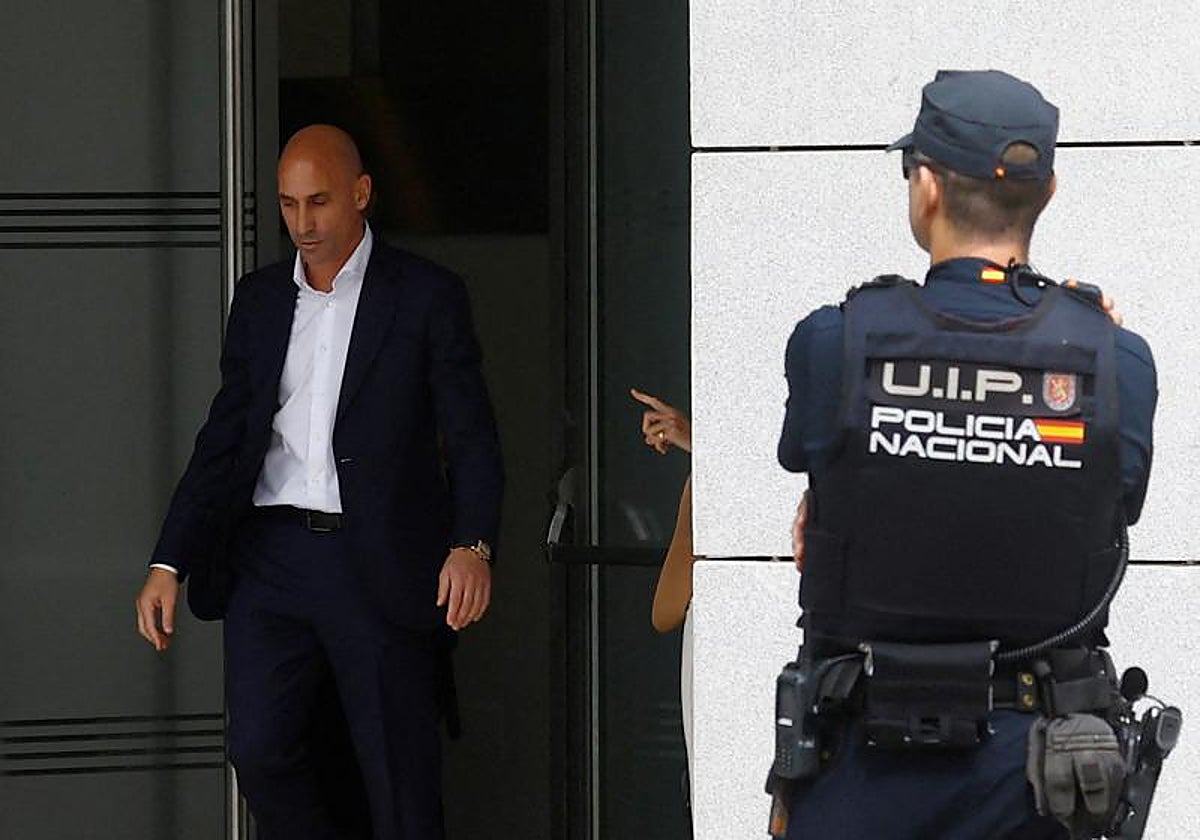 Luis Rubiales, abandonando la Audiencia Nacional en Madrid