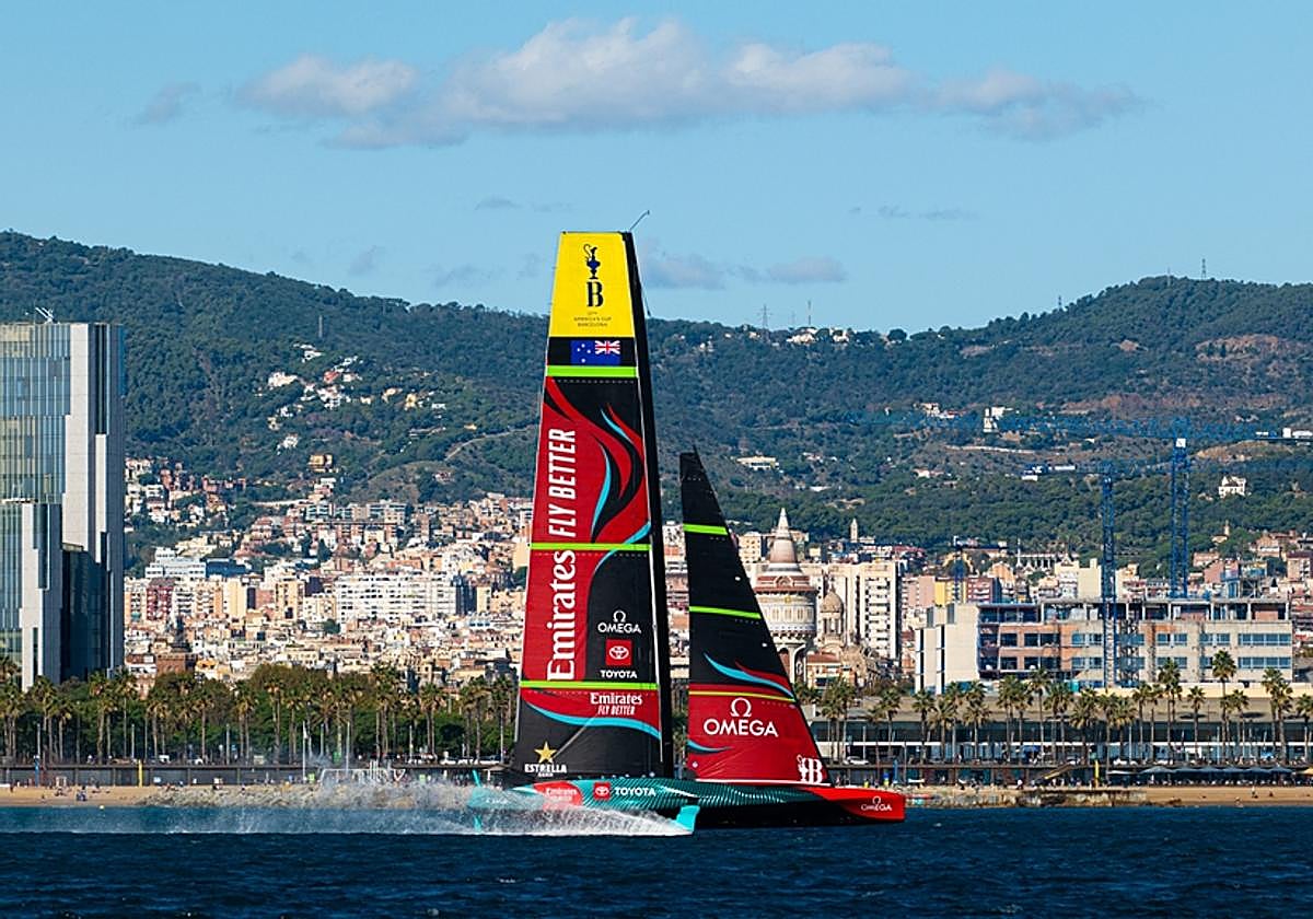 El AC75 «Te Rehutai», del Team New Zealand, finalizó su navegación en Barcelona