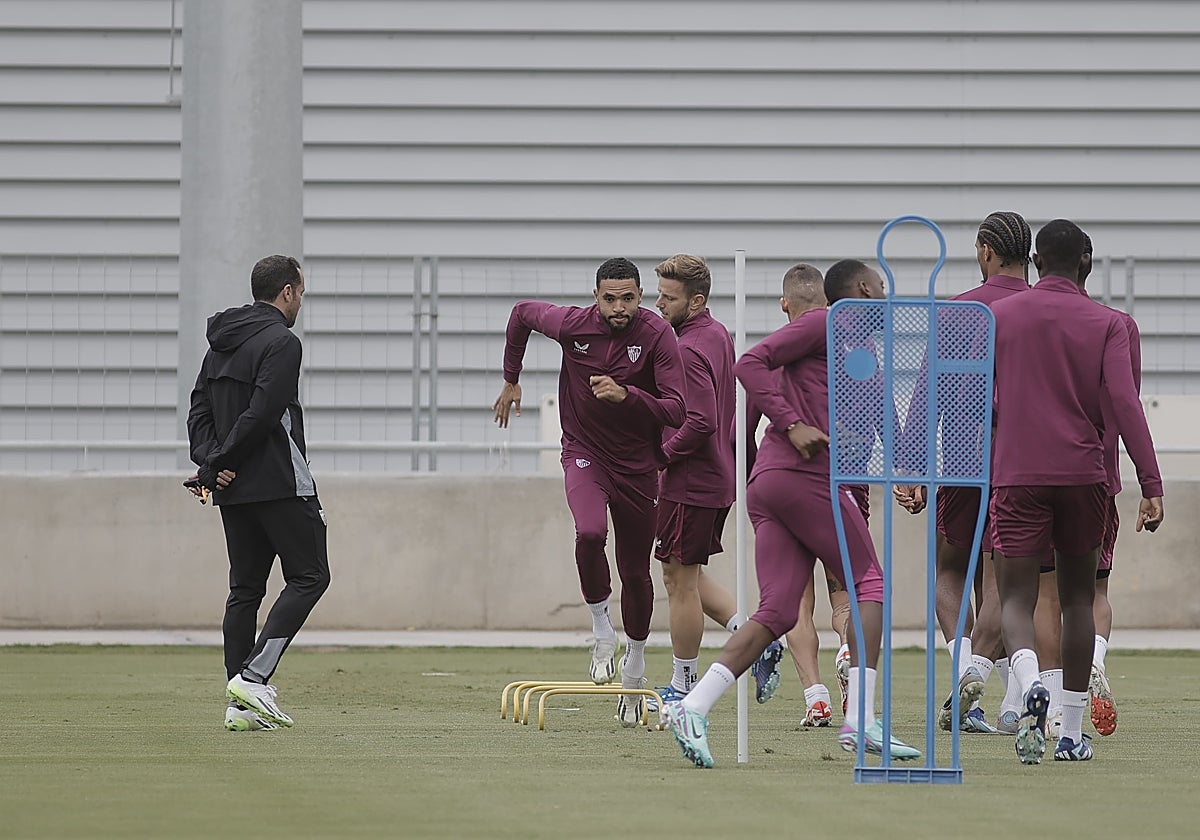 En-Nesyri, en el entrenamiento del Sevilla este martes