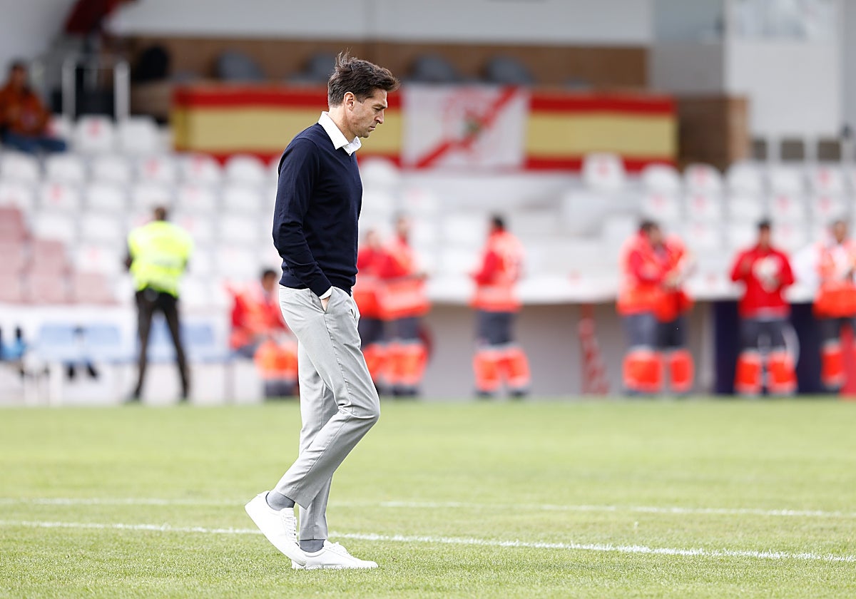 El entrenador del Sevilla, Diego Alonso, durante el partido ante el CD Quintanar de la Copa del Rey