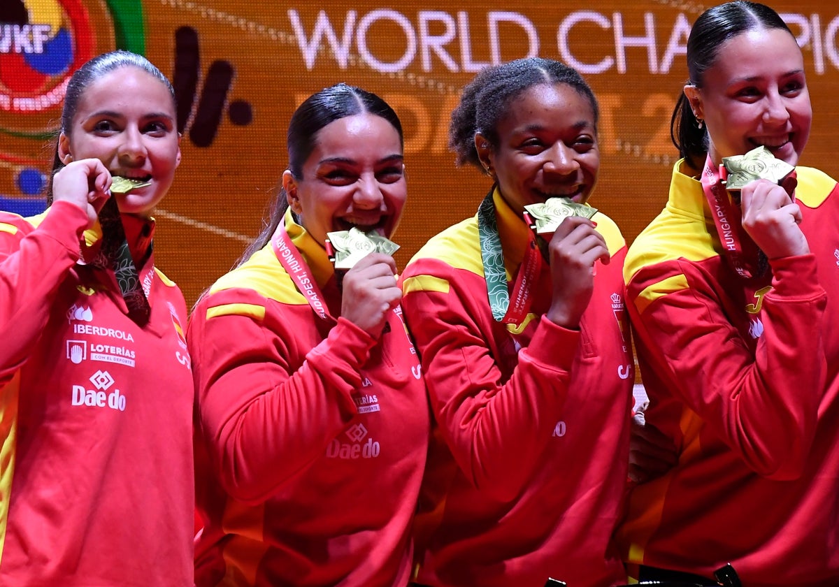 El equipo femenino español de kumite, oro mundial