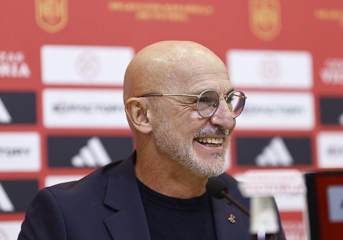 Luis de la Fuente durante la rueda de prensa de este viernes