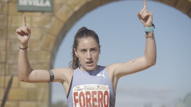 La onubense María Forero celebrando su sexto puesto