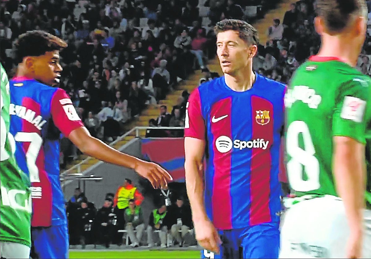 El desplante de Lewandowski a Lamine Yamal