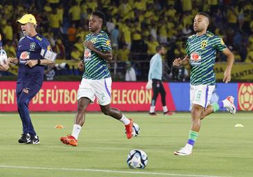 Vinicius cae lesionado en el partido de Brasil con Colombia