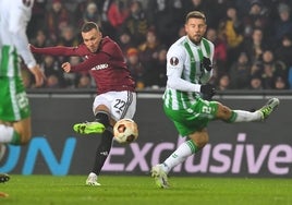 El Betis pierde el tiempo en Praga y demora el pase a octavos (1-0)