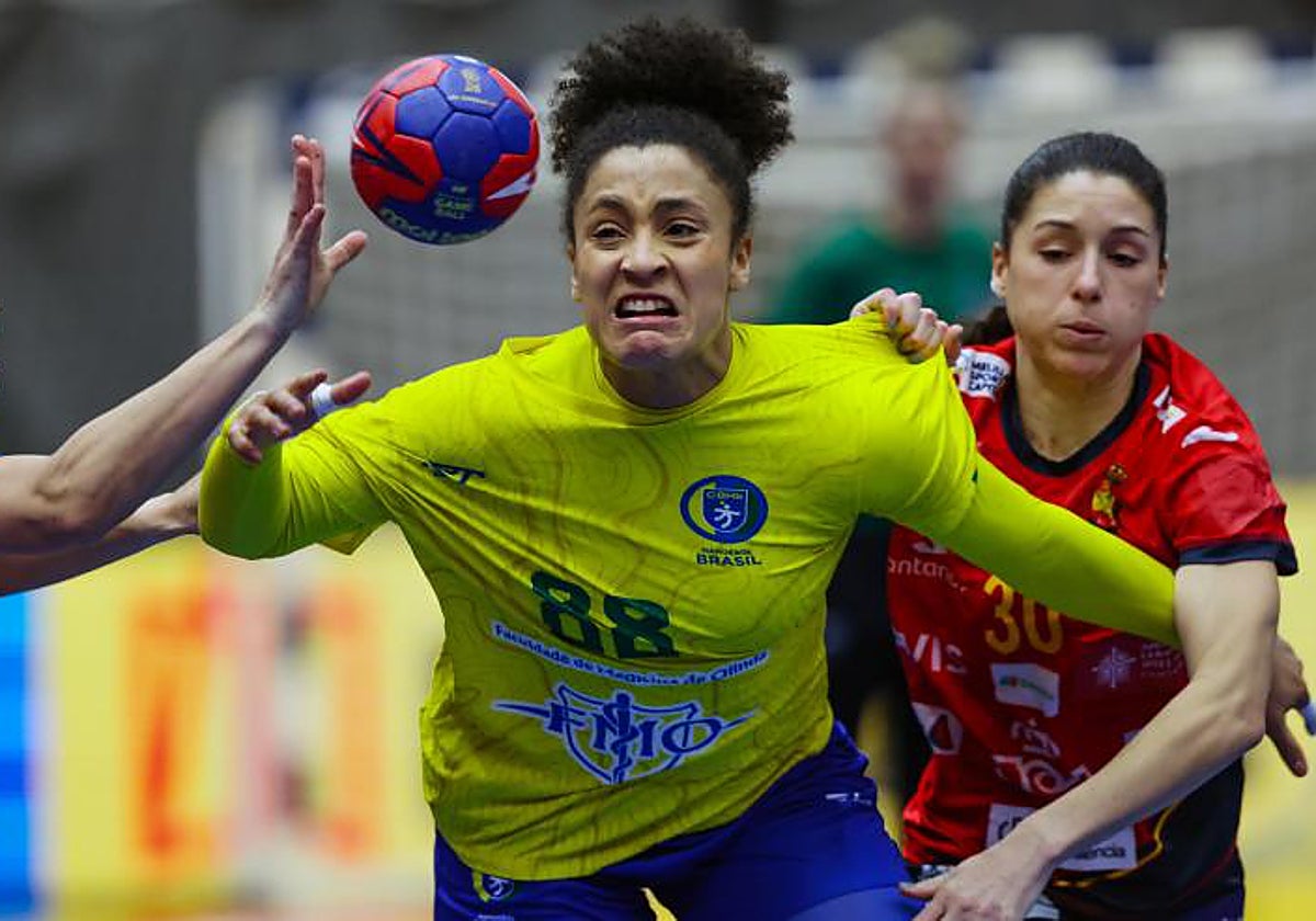 España ha derrotado a Brasil y acaba líder de su grupo