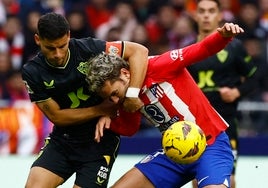 El Atlético juega con fuego y sufre para vencer al colista Almería