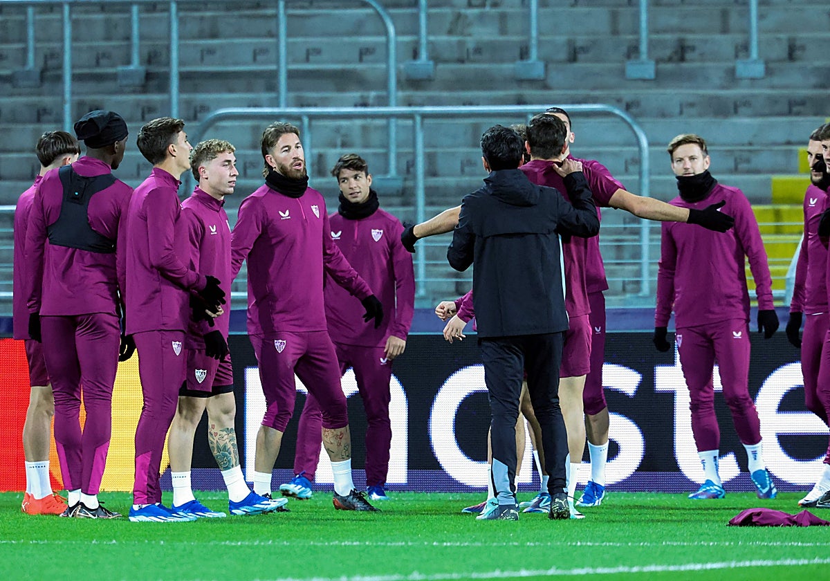 Entrenamiento del Sevilla en Lens