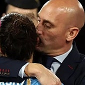 Sale a la luz el supuesto beso «de forma forzada» de Rubiales a la inglesa Lucy Bronze