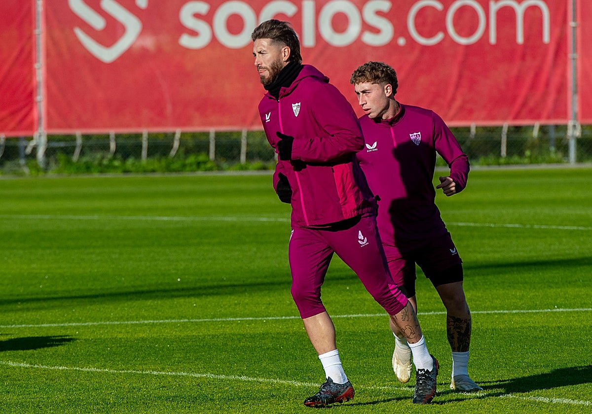 Sergio Ramos durante el entrenamiento de este viernes en la ciudad deportiva del Sevilla FC