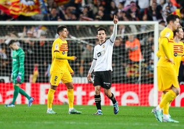 El Valencia hunde más al Barcelona