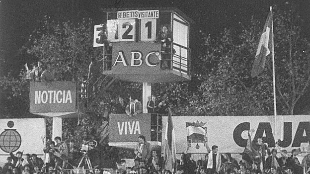 Marcador del Benito Villamarín en el transcurso del España-Malta