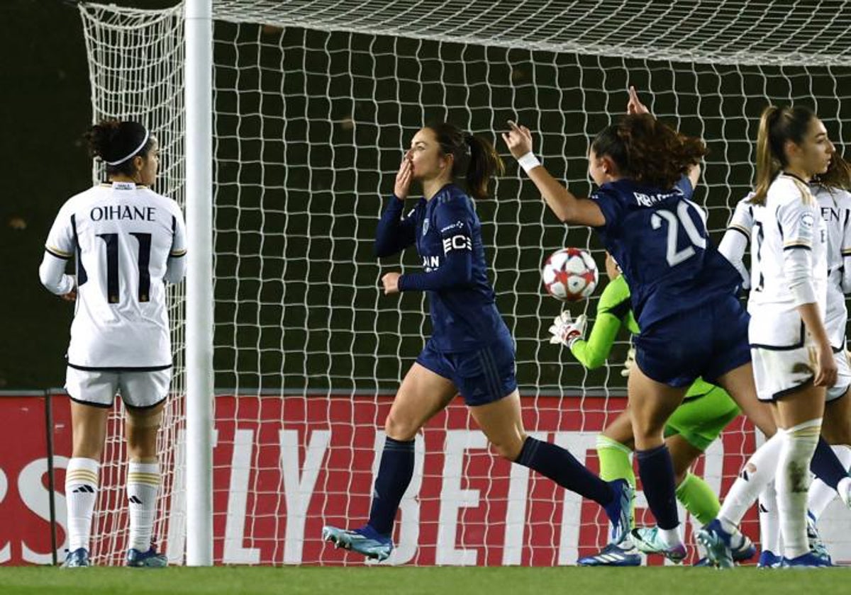 Las jugadoras del Real Madrid, decepcionadas tras el gol de Thiney