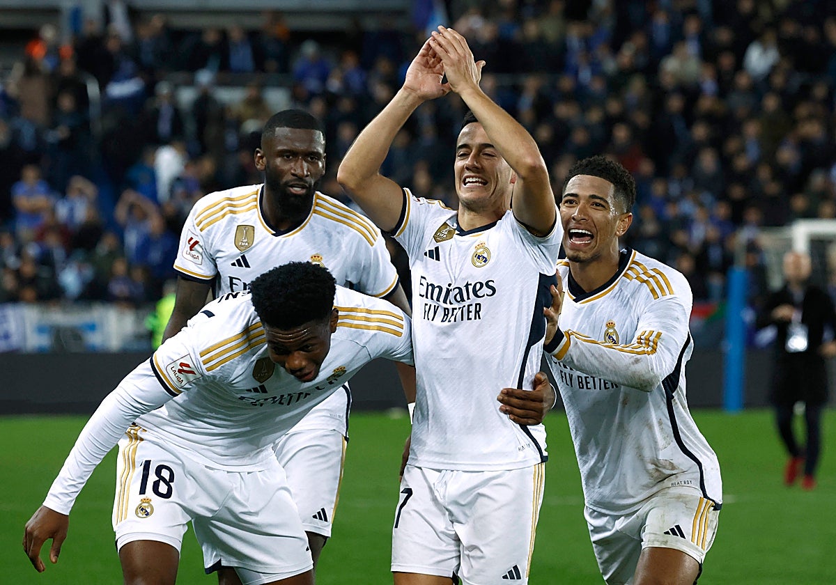 Lucas, celebrando el gol junto a sus compañeros