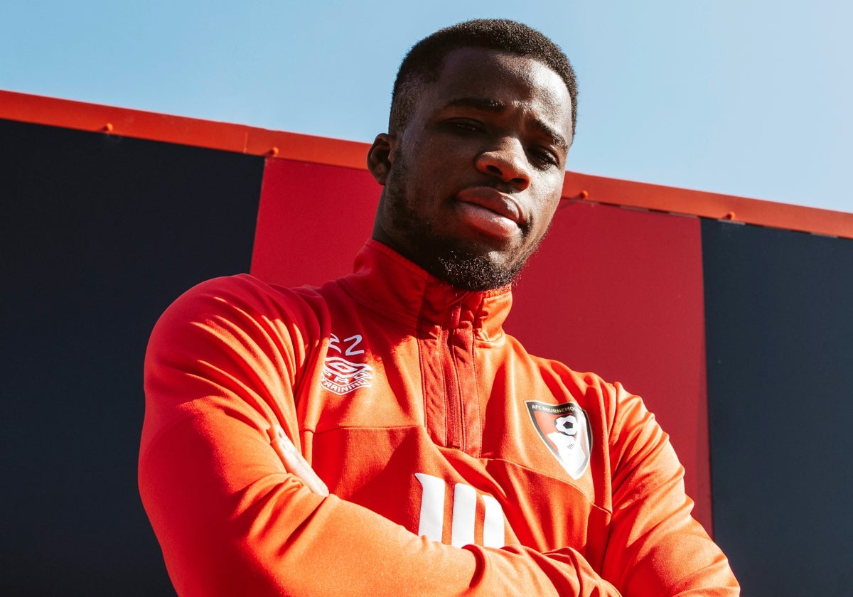 Hamed Junior Traoré, con la camiseta del Bournemouth